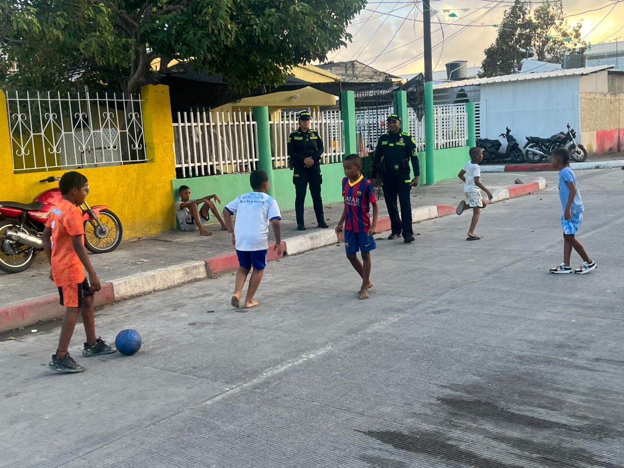 Niños jugando fútbol San Andrés